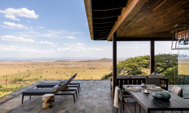 Hillside_Suite__Singita_Sasakwa_Lodge_-_Dining_on_the_deck_with_a_view