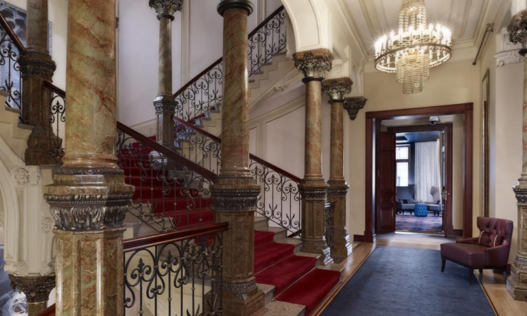 Hotel_Kamp_Interior_003_Staircase-Finland-Hotel-Kamp