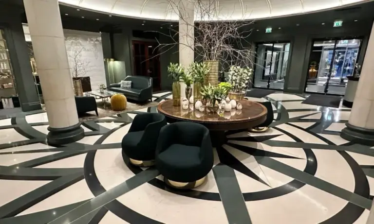 Kamp_Hotel_Review_ThePrivateTraveller_Lobby