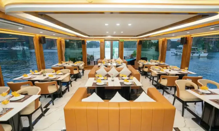 d-charme-luxury-cruise-17-a482c1d7-1494-4a78-9c19-2415b2a805e5