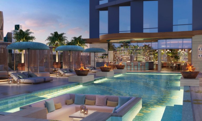 wh-ruhwh-wet-deck--14251_Wide-Hor