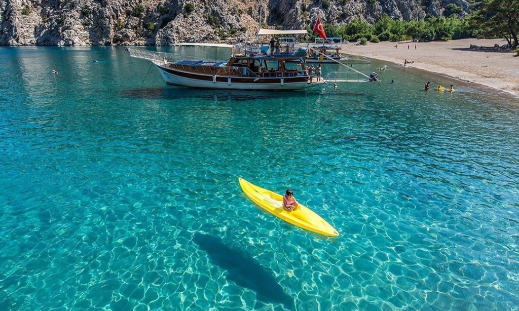 64e88a9479865ebfe833dbcfd7a8acf5_batcheditor_fotor