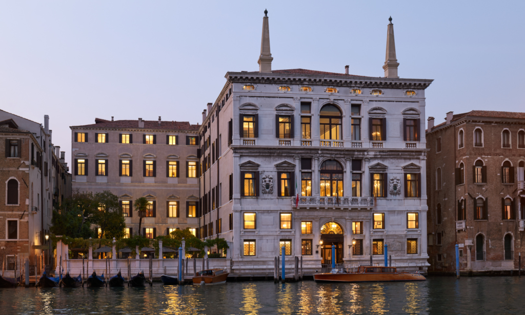 Aman Venice - Exterior - Palazzo by night-2_batcheditor_fotor