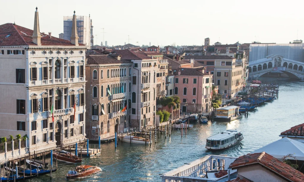 View2-AmanVenice-Italy-CRHotel_batcheditor_fotor
