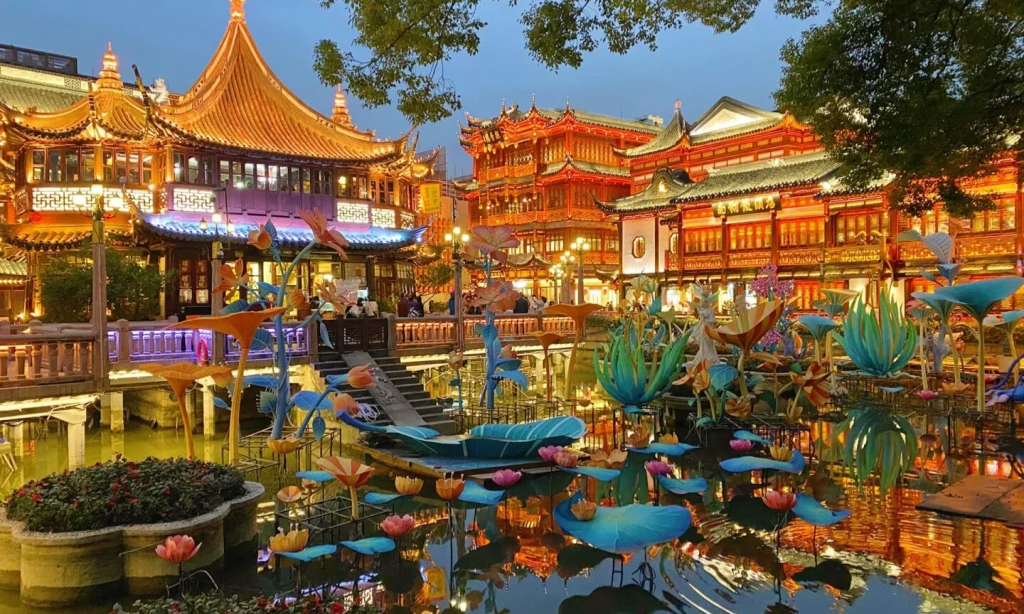 Yuyuan-Garden-lit-up-with-traditional-Chinese-architecture-at-dusk-1024x768_batcheditor_fotor
