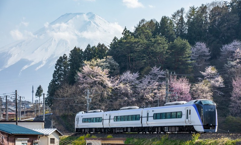 Fuji Excursion approaching Mt Fuji. Rail Man Photo Office-L_batcheditor_fotor