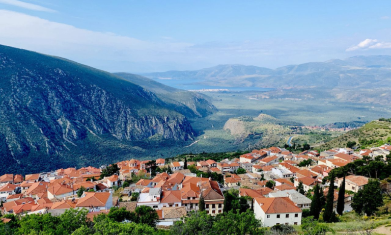 hiking-in-delphi-view-over-town-adriatic_batcheditor_fotor