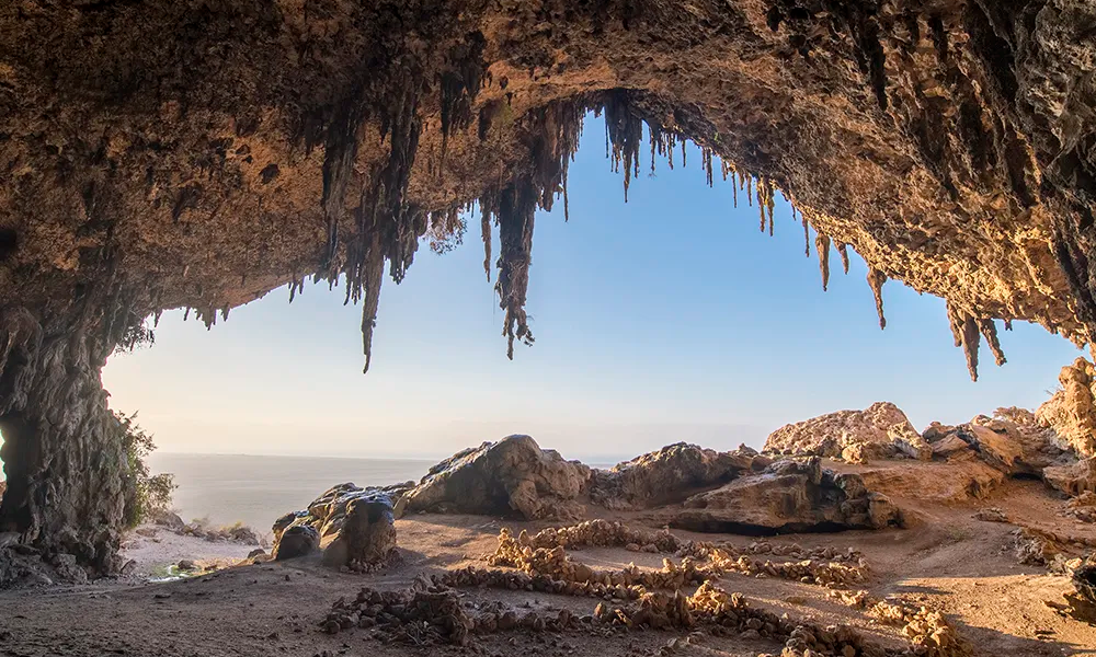 beautiful-cave-of-dagub-socotra-island-yemen-lux-orient