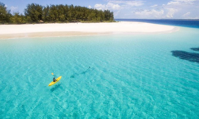 kayaking-at-mnemba-atoll-marine-reserve-zanzibar-lux-orient