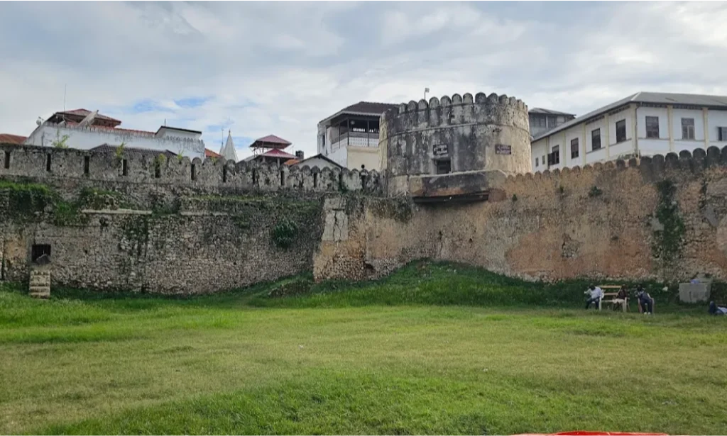 private-visit-to-palace-museum-beit el-sahel-zanzibar-lux-orient