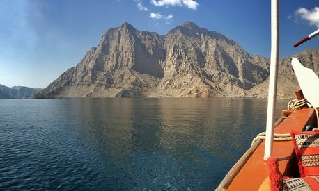 sailing-into-the-waters-kumzar-private-dhow-musandam-oman-lux-orient