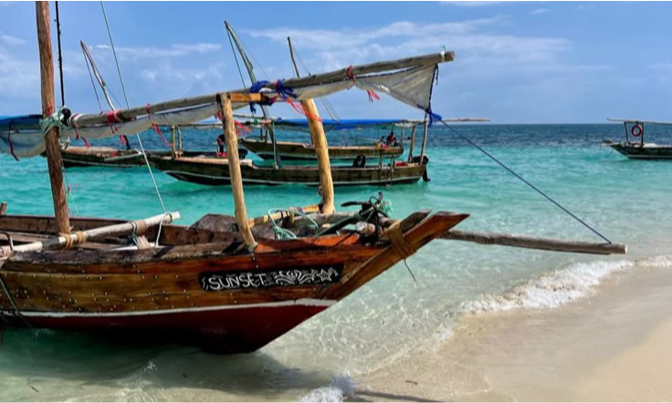 traditional-boat-in-zanzibar-tanzania-lux-orient