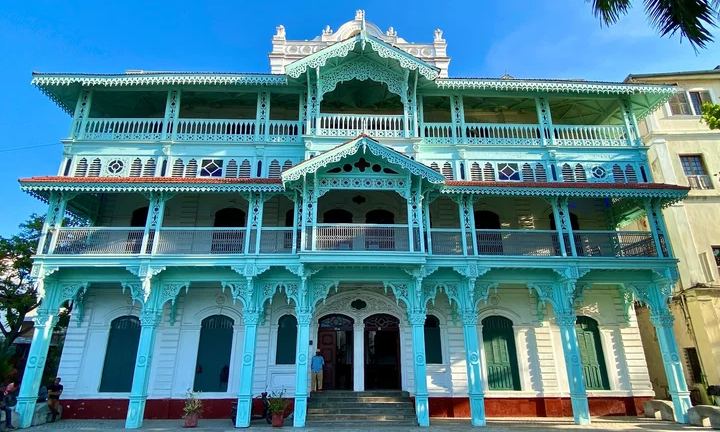 visit-old-dispensary-zanzibar-lux-orient