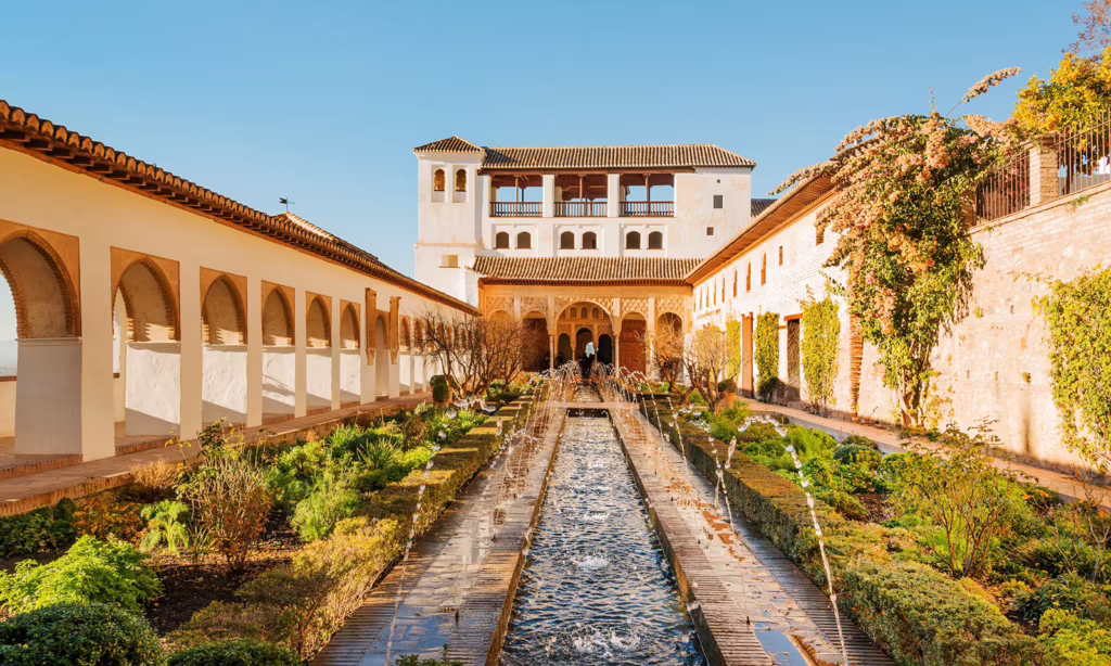 4f89d6eeb324e19ee61af4fb172380e9-18731-granada-the-alhambra-palace---skip-the-line-e-ticket-with-audio-tour-on-your-phone-04
