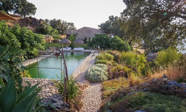 Hotel-Weekend-Barefoot-Luxury-Finca-La-Donaira-Pool