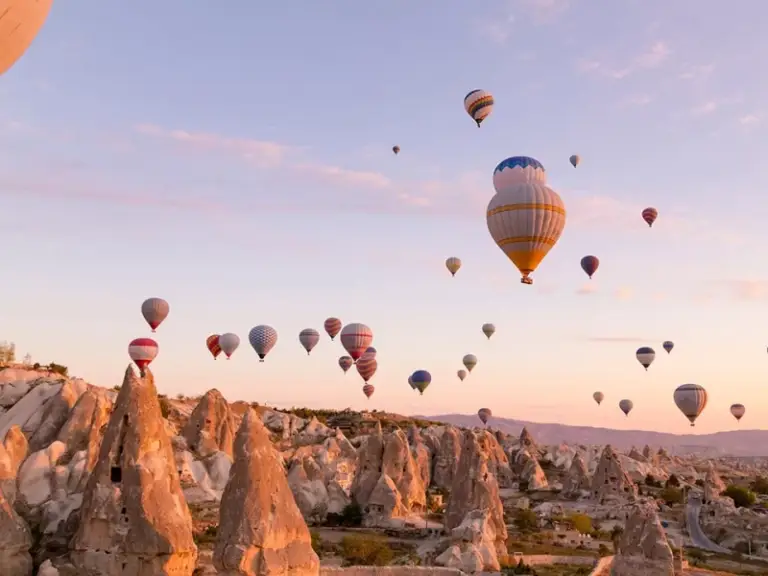 Bosphorus & the Balloons : Ottoman Palaces & Subterranean Cave Sanctuaries