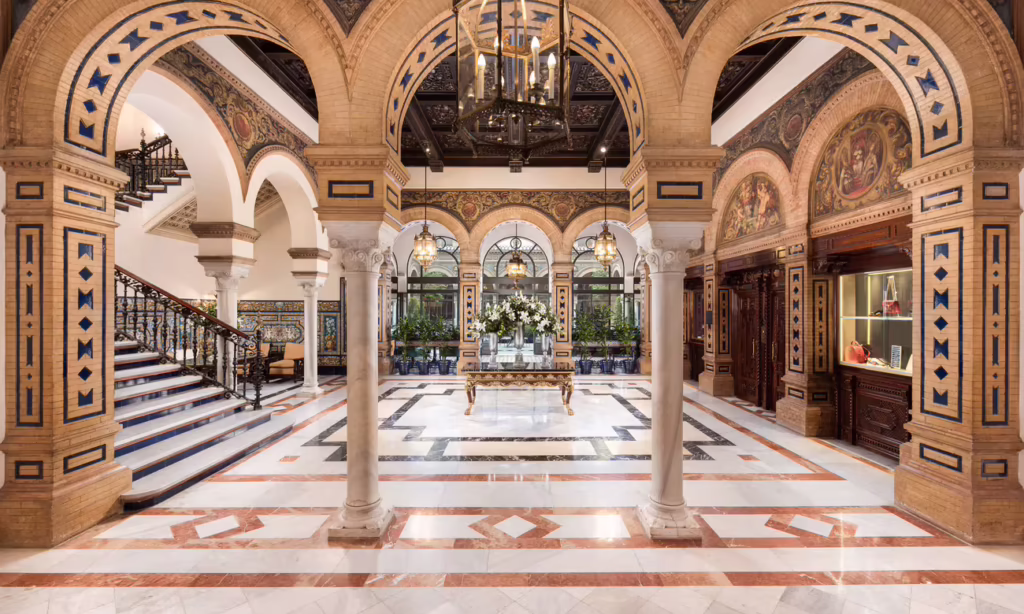 svqlc-lobby-1219-hor-clsc